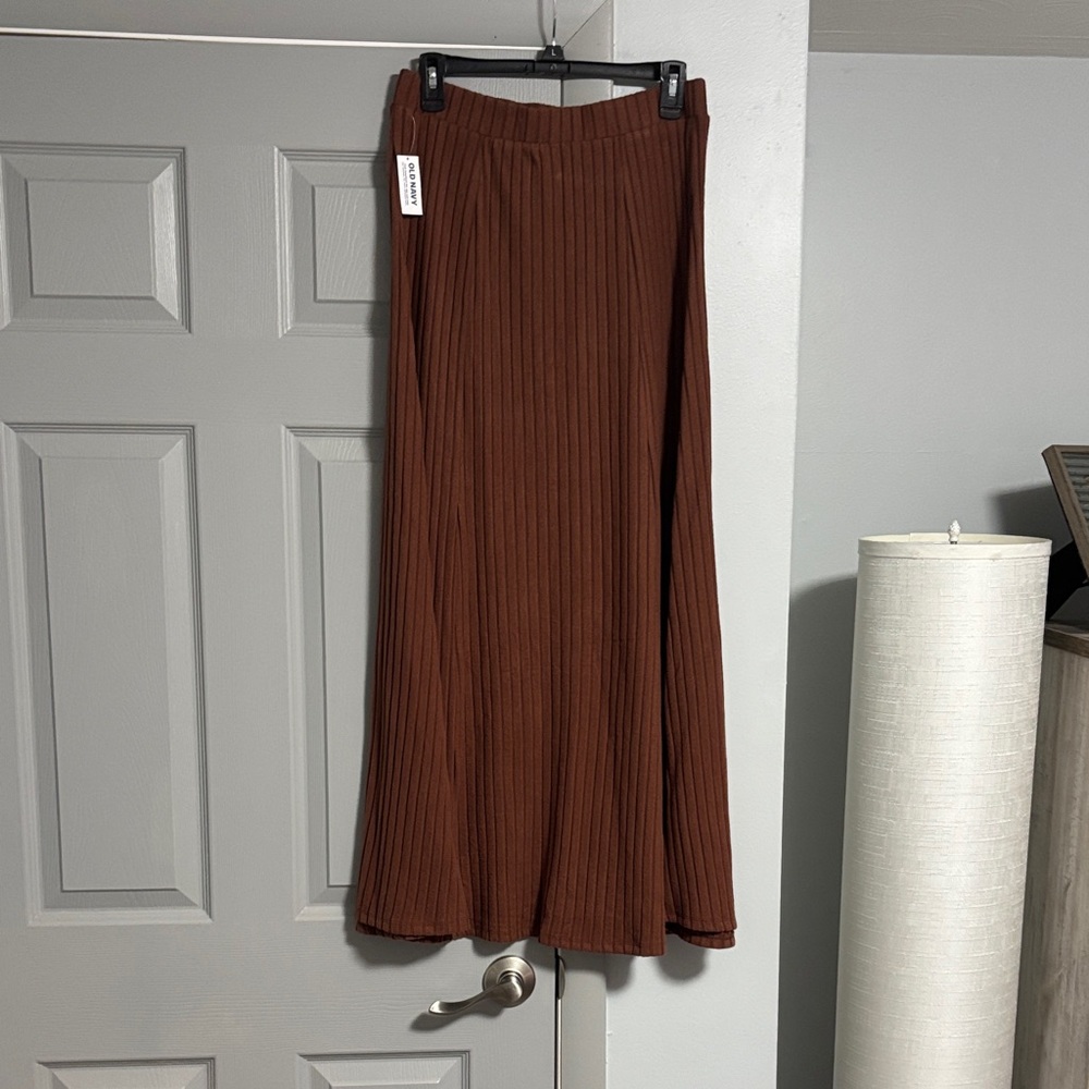 Old Navy Ribbed Maxi Skirt in Rust